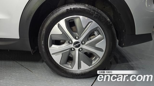Kia Niro Plus Air 2023 — фото 21