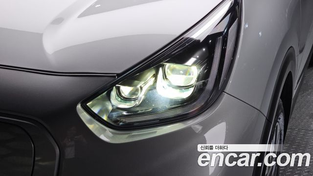 Kia Niro Plus Air 2023 — фото 22