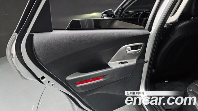 Kia Niro Plus Air 2023 — фото 25