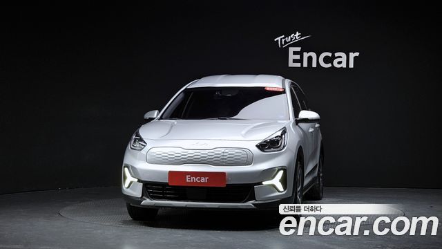 Kia Niro Plus Air 2023 — фото 3
