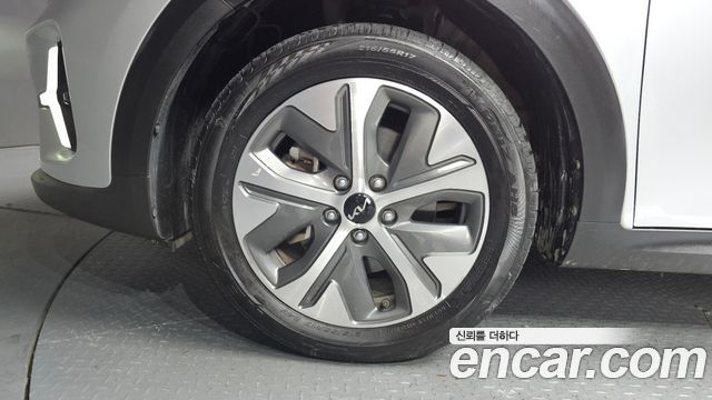 Kia Niro Plus Air 2023 — фото 5