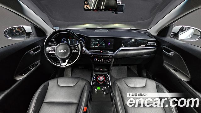 Kia Niro Plus Air 2023 — фото 7