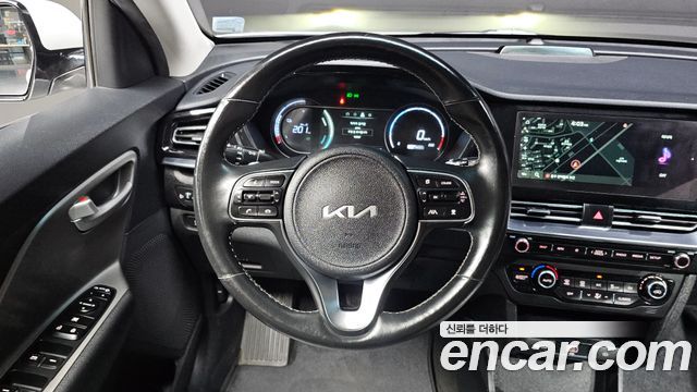 Kia Niro Plus Air 2023 — фото 14