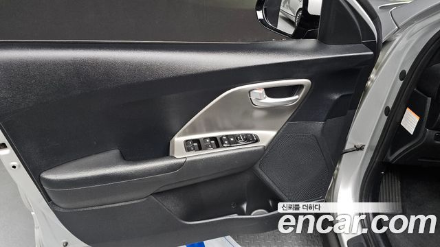 Kia Niro Plus Air 2023 — фото 24