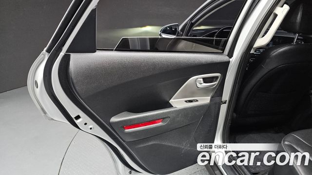 Kia Niro Plus Air 2023 — фото 25