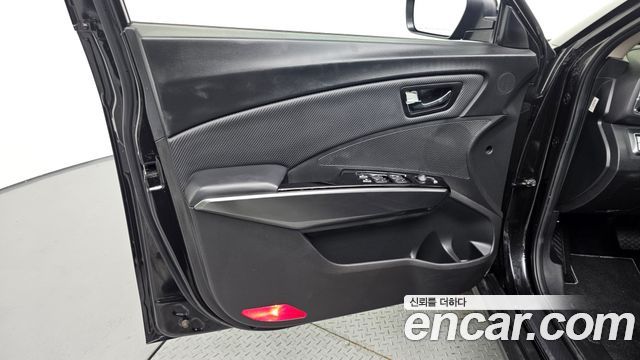 KG Mobility (SsangYong) Very New Tivoli Gasoline 1.5 2WD V7 2023 — фото 24