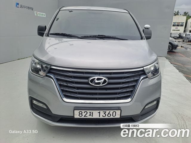 Hyundai Grand Starex Van 3-Seater Smart
