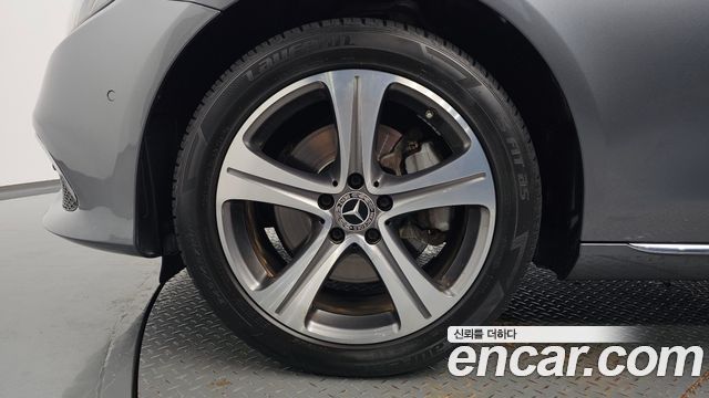 Mercedes-Benz E-Class (W213) E220d Avantgarde 2019 — фото 5