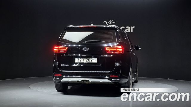 Kia Carnival 9-Seater Noblesse Special 2019 — фото 4