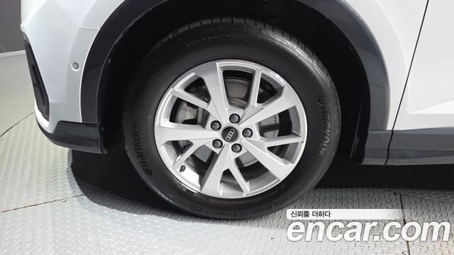 Audi Q3 (F3) 40 TFSI Quatrro Sport Back 2024 — фото 5