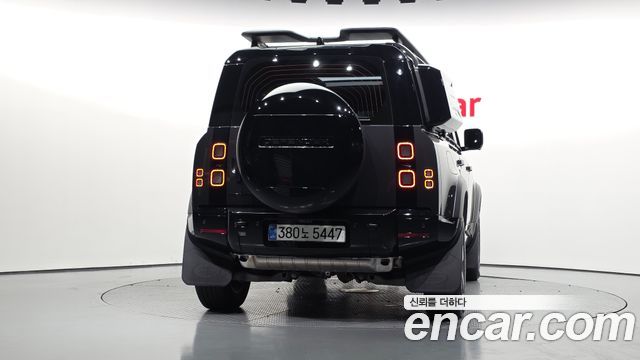 Land Rover Defender (L663) 110 P300 X-Dynamic SE 2026 — фото 4