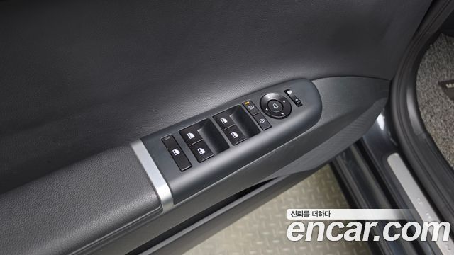 Hyundai Grandeur (GN7) 2,5 Gasoline 2WD Premium 2023 — фото 31