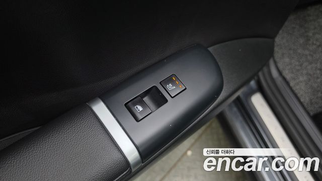 Hyundai Grandeur (GN7) 2,5 Gasoline 2WD Premium 2023 — фото 32