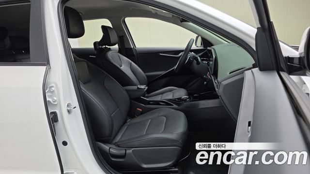 Kia Niro Prestige 2024 — фото 11