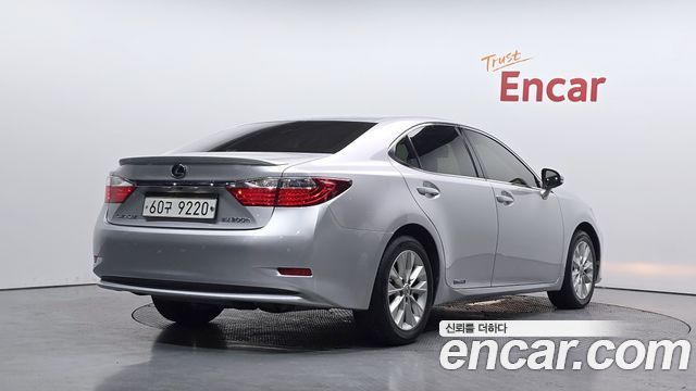 Lexus ES300h Supreme XV60 2013 — фото 2