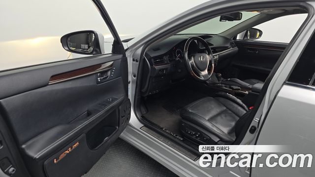 Lexus ES300h Supreme XV60 2013 — фото 10