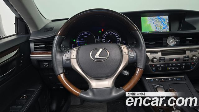 Lexus ES300h Supreme XV60 2013 — фото 13