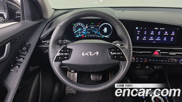 Kia Niro EV Earth 2023 — фото 13