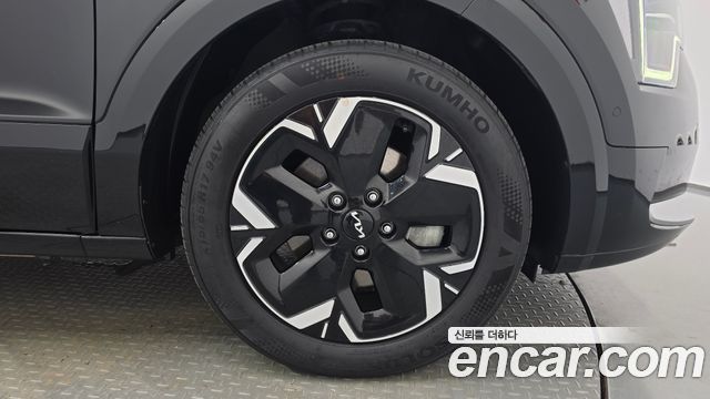 Kia Niro EV Earth 2023 — фото 21