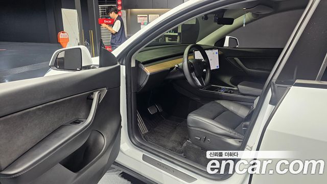 Tesla Model Y Long Range AWD 2021 — фото 10