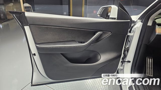 Tesla Model Y Long Range AWD 2021 — фото 30
