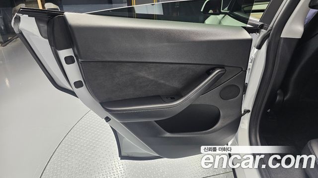Tesla Model Y Long Range AWD 2021 — фото 31