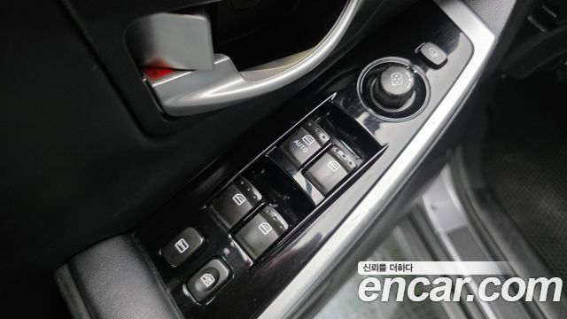 KG Mobility (SsangYong) Korando C 2.0 CVT 2WD Deluxe 2014 — фото 13