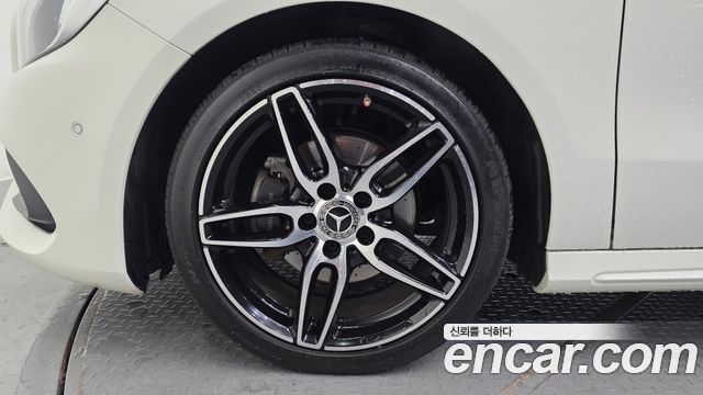 Mercedes-Benz A-Class (W176) A200 AMG Line 2018 — фото 5
