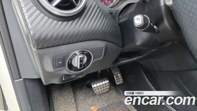 Mercedes-Benz A-Class (W176) A200 AMG Line 2018 — фото 19