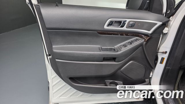 Ford Explorer 3.5 Limited 4WD 5th 2014 — фото 24
