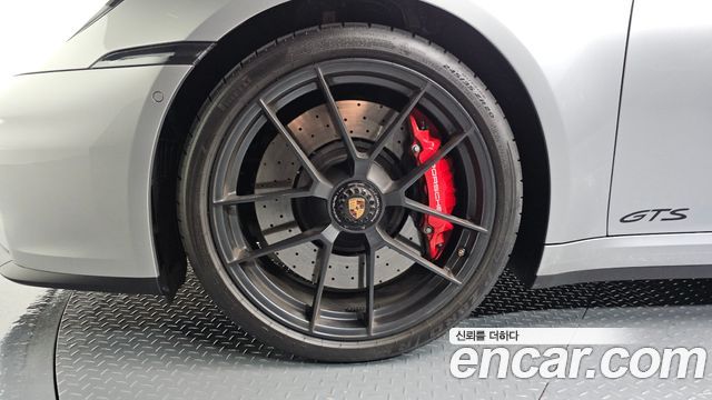 Porsche 911 (992) Carrera 4 GTS Cabriolet 2026 — фото 5