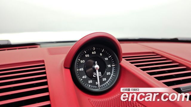 Porsche 911 (992) Carrera 4 GTS Cabriolet 2026 — фото 31