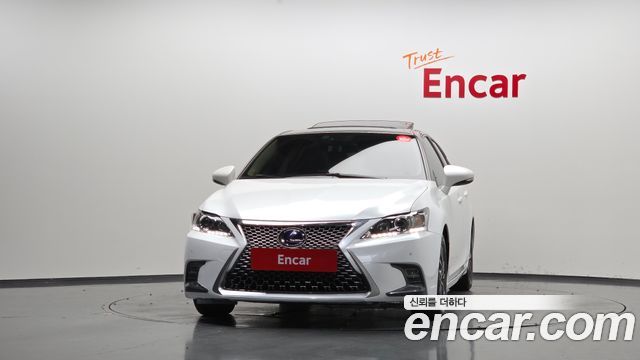 Lexus CT200h 1.8 Supreme ZWA10 2018 — фото 3