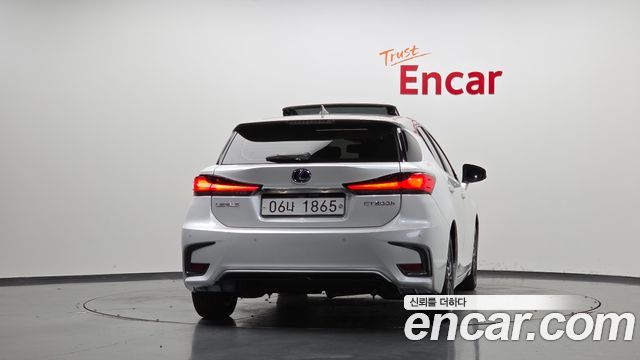 Lexus CT200h 1.8 Supreme ZWA10 2018 — фото 4