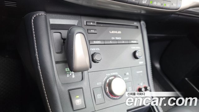 Lexus CT200h 1.8 Supreme ZWA10 2018 — фото 9