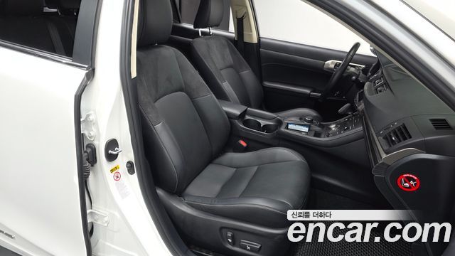 Lexus CT200h 1.8 Supreme ZWA10 2018 — фото 11
