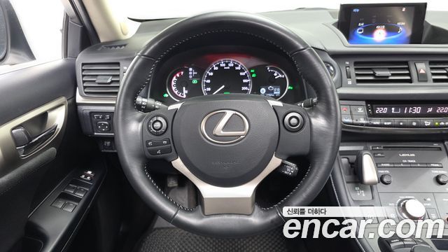 Lexus CT200h 1.8 Supreme ZWA10 2018 — фото 13