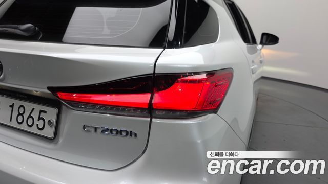 Lexus CT200h 1.8 Supreme ZWA10 2018 — фото 23