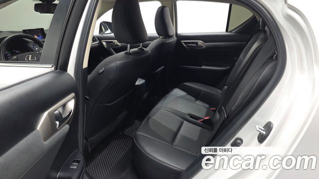 Lexus CT200h 1.8 Supreme ZWA10 2018 — фото 26