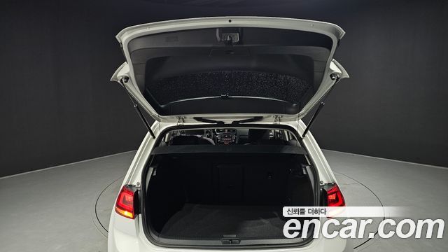 Volkswagen Golf (VII) 2.0 TDI 2016 — фото 20