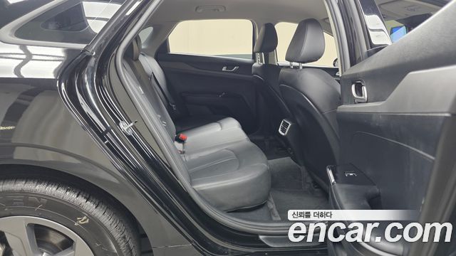 Kia K5 (III) 2.0 LPI(Renter car) Strandard 2023 — фото 11