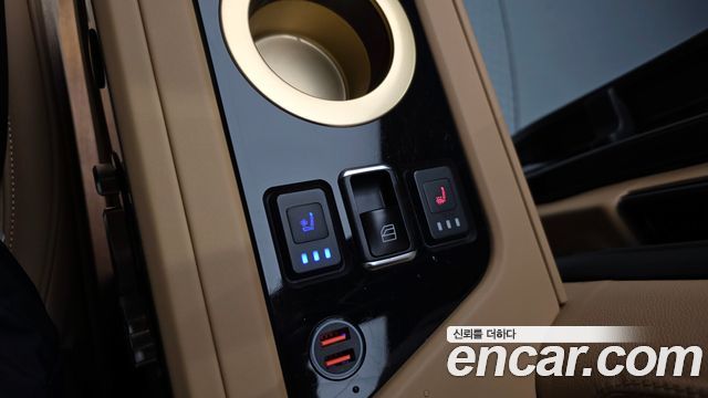 Kia Carnival (IV) Gasoline 9-seater Limousine(Special vehicle) 2022 — фото 18