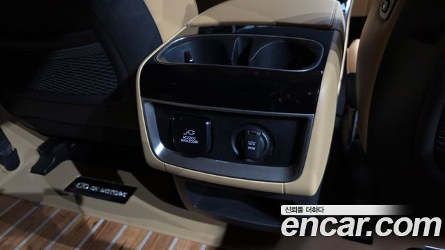 Kia Carnival (IV) Gasoline 9-seater Limousine(Special vehicle) 2022 — фото 36