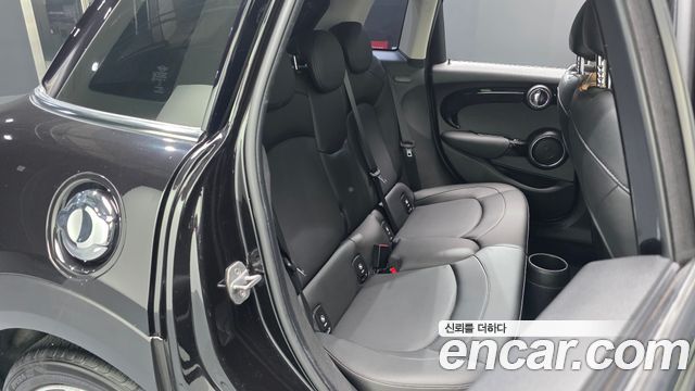 MINI Cooper S 5Door HIGH 3rd 2020 — фото 11