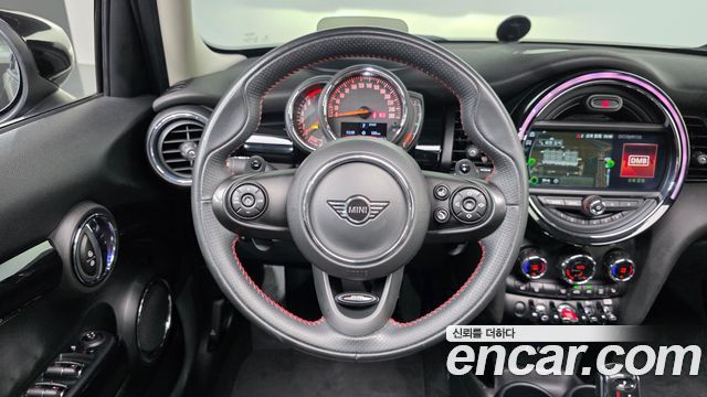MINI Cooper S 5Door HIGH 3rd 2020 — фото 13