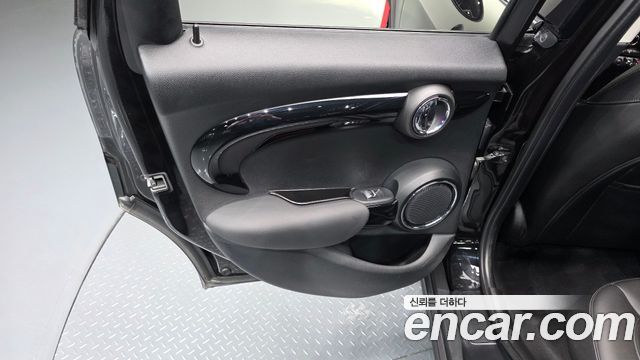 MINI Cooper S 5Door HIGH 3rd 2020 — фото 25