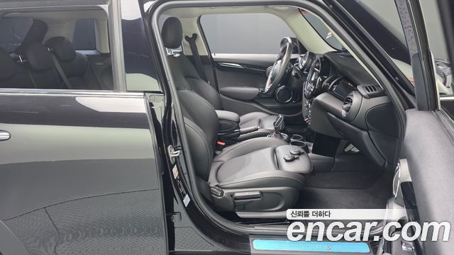 MINI Cooper S 5Door HIGH 3rd 2020 — фото 26