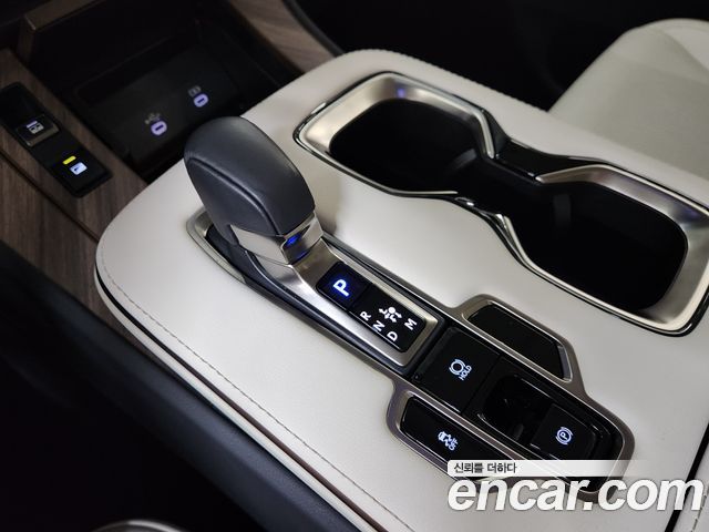 Lexus LM (II) 500h Royal 2025 — фото 15