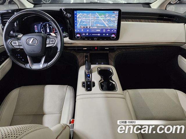 Lexus LM (II) 500h Royal 2025 — фото 18