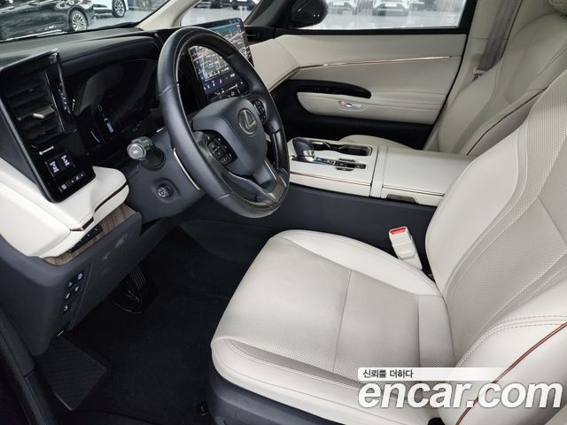 Lexus LM (II) 500h Royal 2025 — фото 19